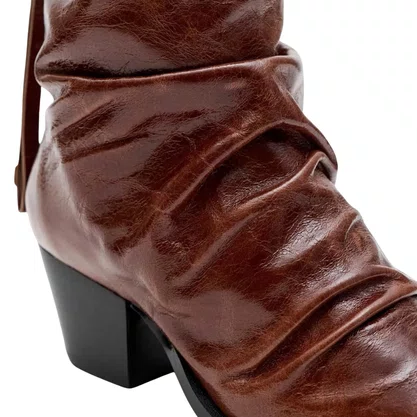 Bota Lança Perfume Slouchy Feminina Coffee Couro Verniz