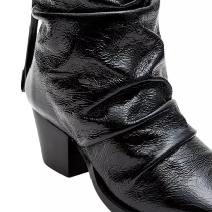 Bota Lança Perfume Slouchy Feminina Preta Couro Verniz