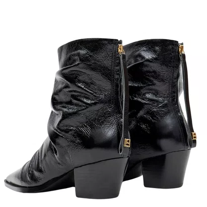 Bota Lança Perfume Slouchy Feminina Preta Couro Verniz