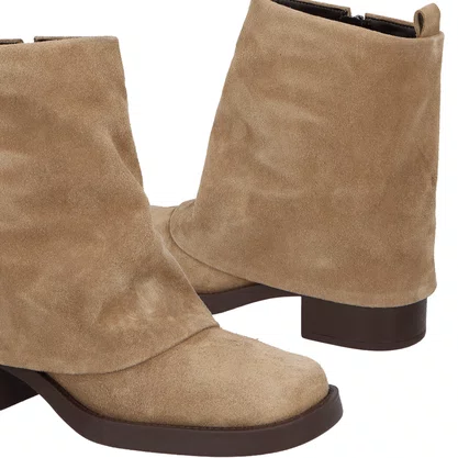 Bota Luiza Barcelos Feminina Cano Curto Sobreposto Fendi Couro Camurça
