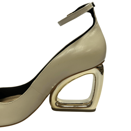 Scarpin Cecconello Feminino Off White Salto Alto Vazado Couro