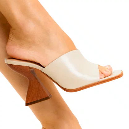 Tamanco Cecconello Feminino Off White Salto Allto Couro
