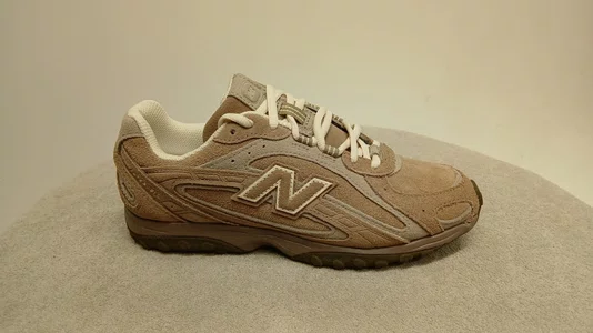 Tênis New Balance 204L Feminino Marrom Couro Camurça