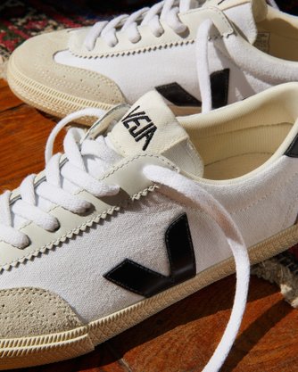 Tênis Veja Volley Canvas White Black 